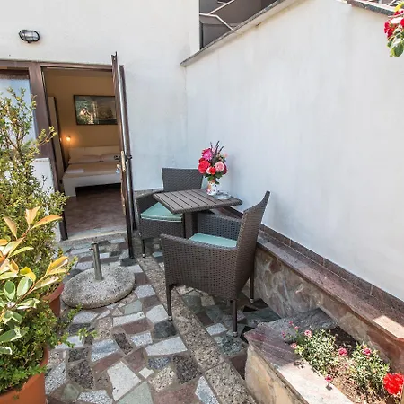 公寓 狄福娜公寓 *