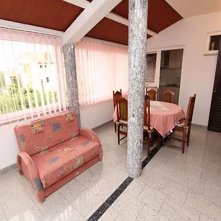 狄福娜公寓 * 罗维尼